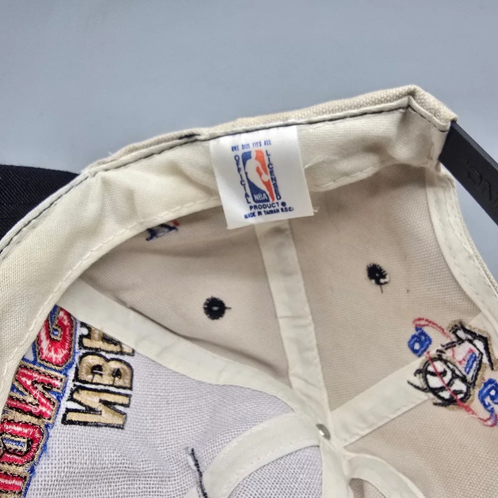 Vintage Chicago Bulls 1996 NBA Champions Hat Snapback Tan Black 72-10 Season